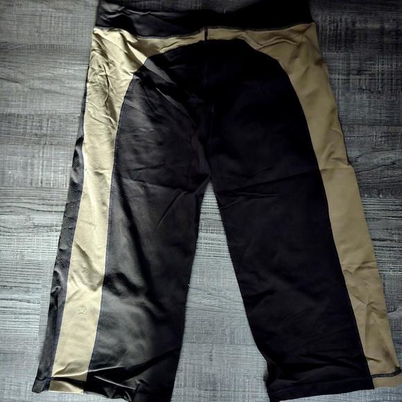 Lululemon Capris - Picture 1 of 3